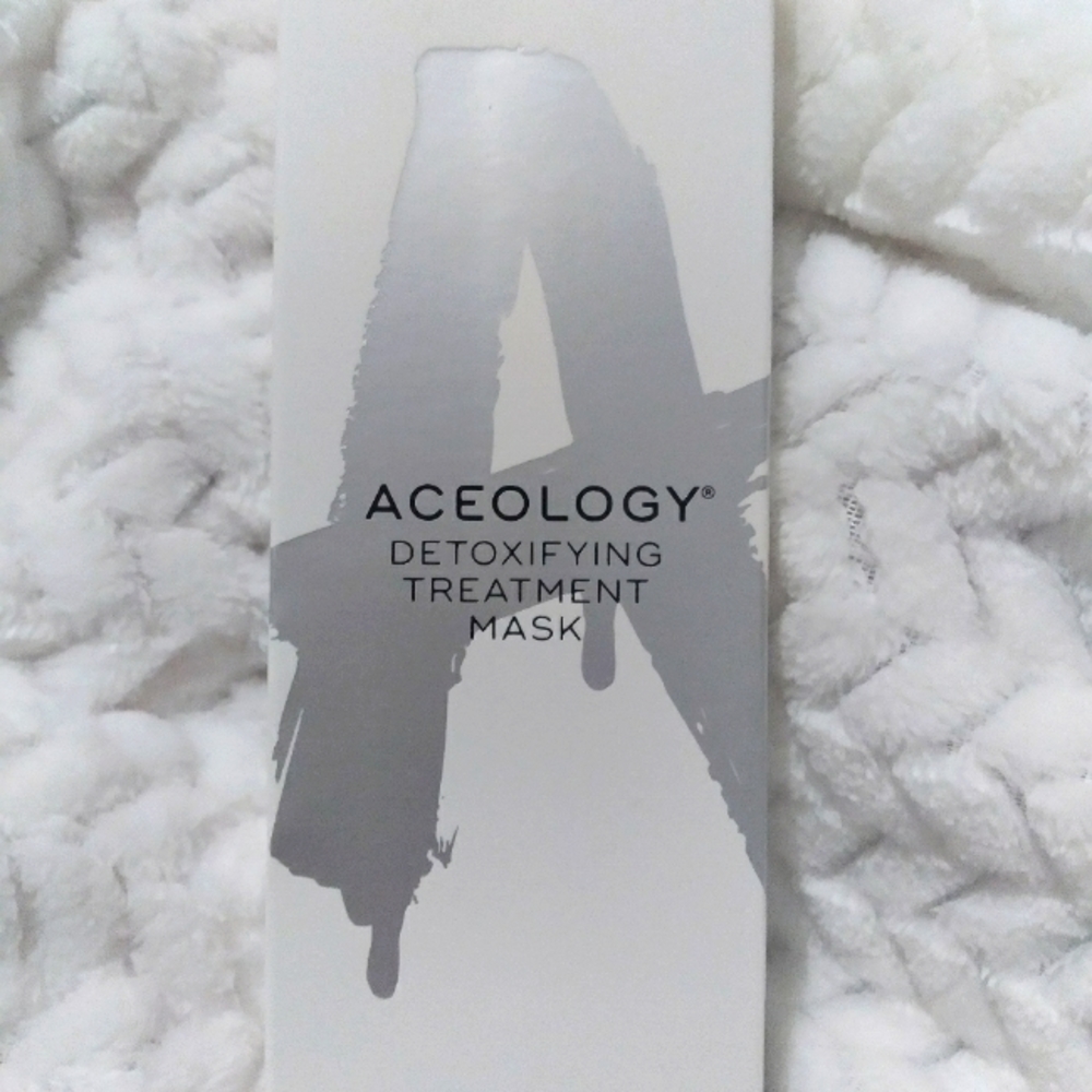 Aceology detoxifying treatment mask